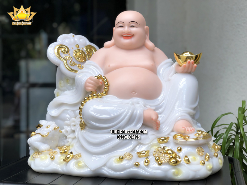 Tượng Phật Di Lặc ngồi áo trắng đế mây thỏi vàng, tràng hạt đẹp
